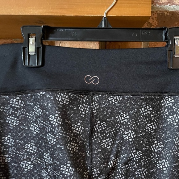 Calia by Carrie Underwood Patterned 7/8 Leggings - Picture 6 of 6
